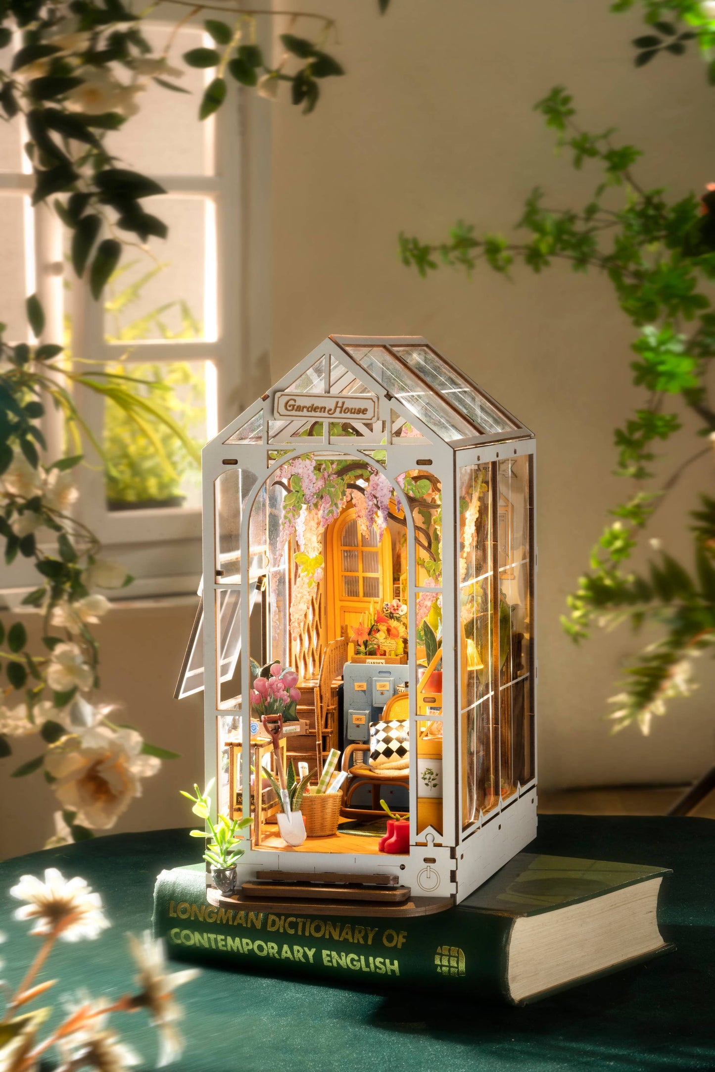 Rolife Holiday Garden House DIY Book Nook Kit